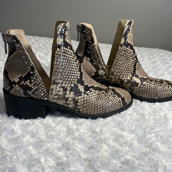Steve Madden booties size 7.5 leather snakeskin pointed toes - Picture 4 of 11